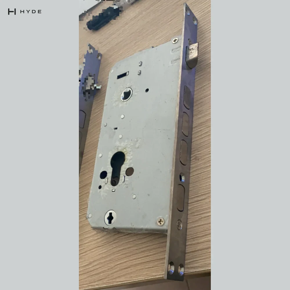 Hyland 6068 stainless steel lever handle lock, 330mm plate, three deadbolts and latch
